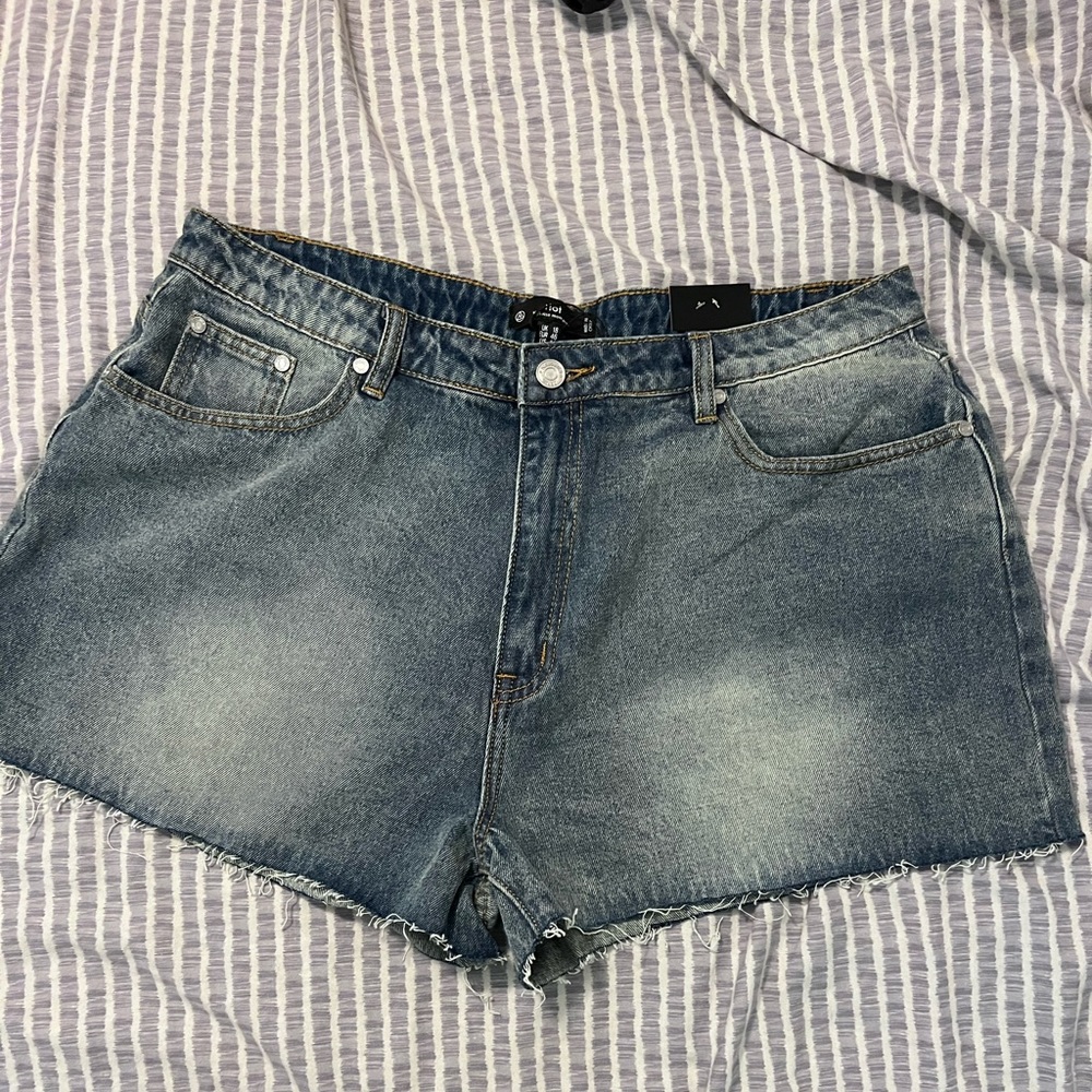 Misguided high rise mom shorts